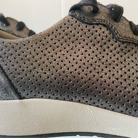 Silver Dansko sneakers sz39 - Picture 2 of 6